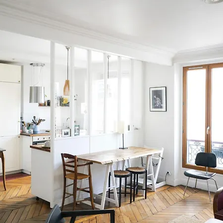 Apartment Atypical Parisian Near Belleville *