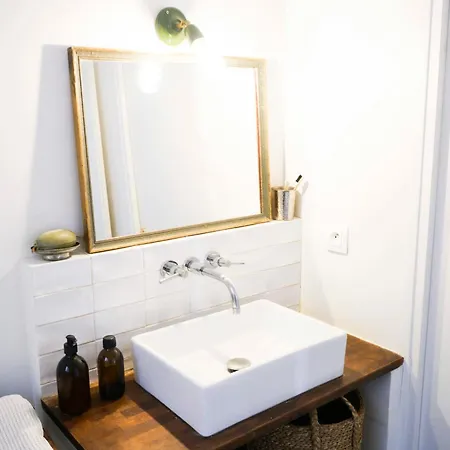 Apartment Atypical Parisian Near Belleville *