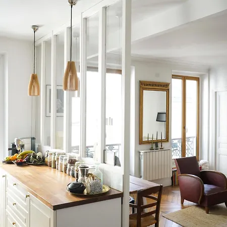Apartment Atypical Parisian Near Belleville
